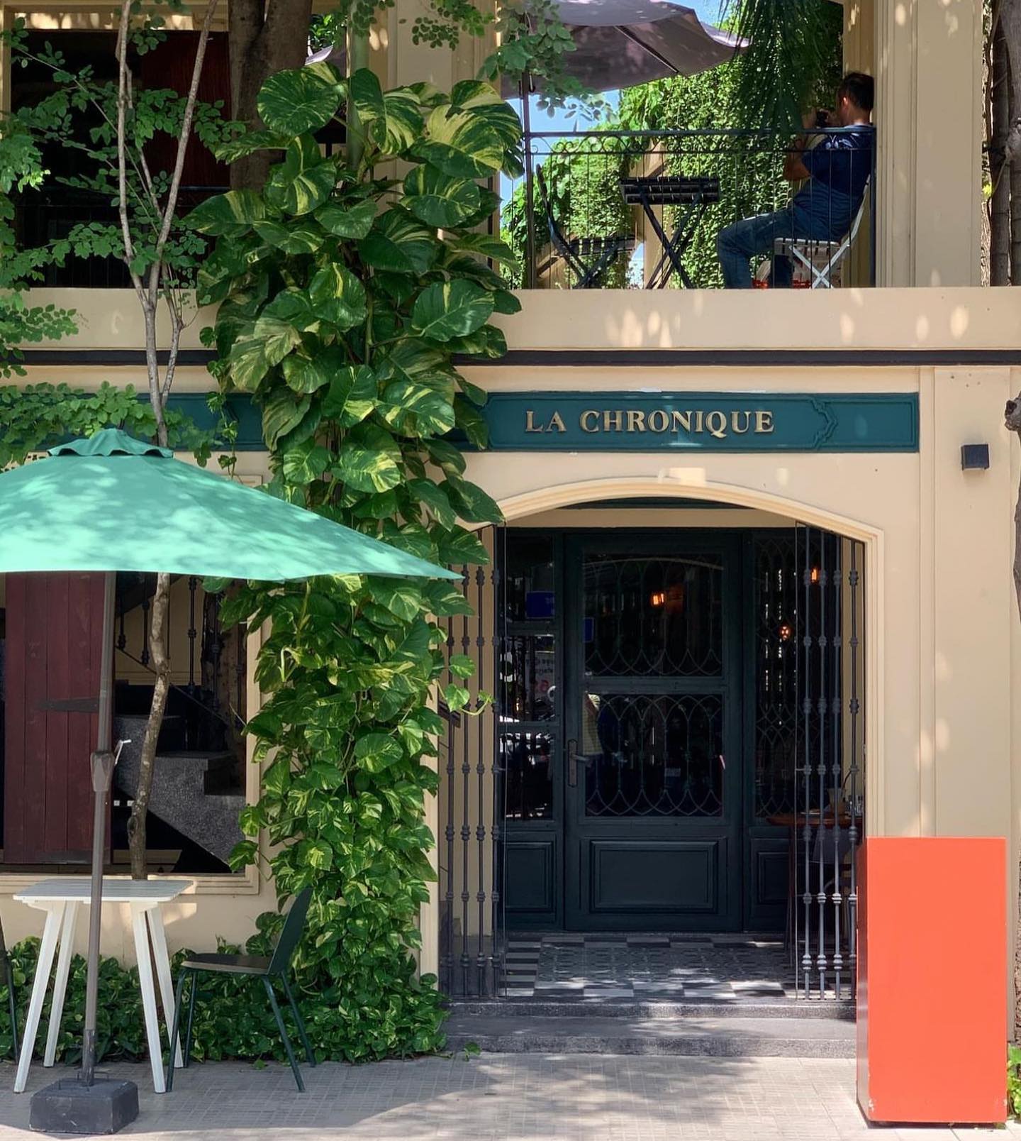 La Chronique storefront